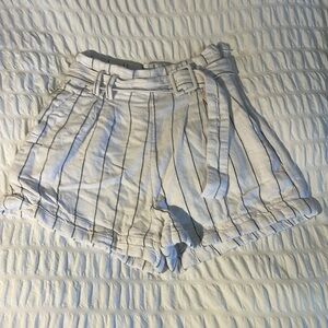 🌟 striped shorts